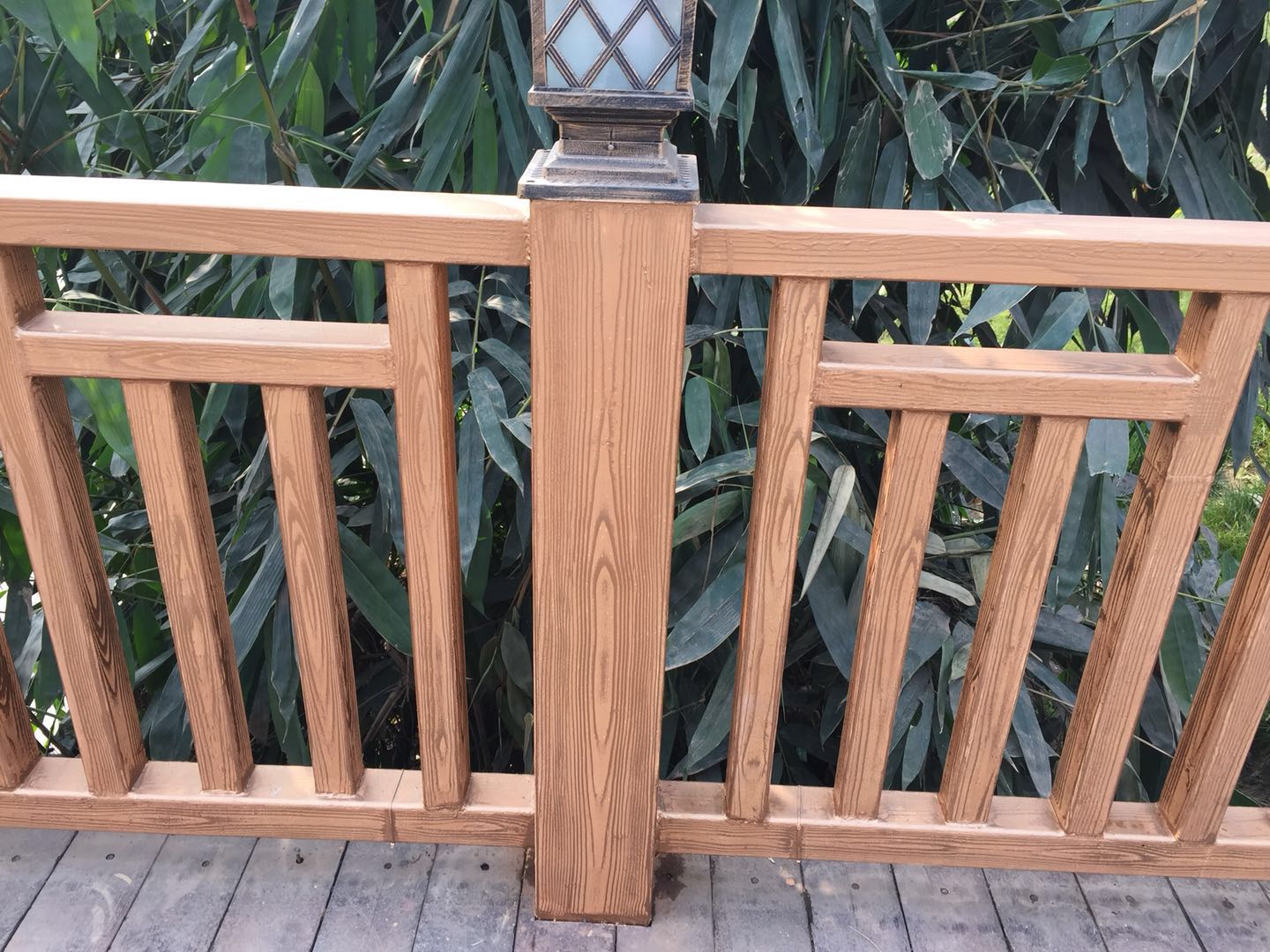 金山镀锌管栏杆木纹漆施工