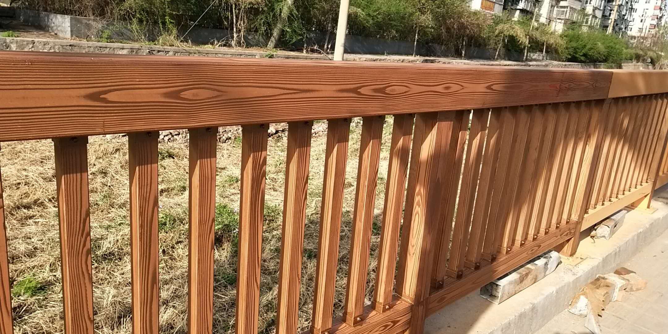 金山河北承德双桥区护栏仿木纹漆施工项目